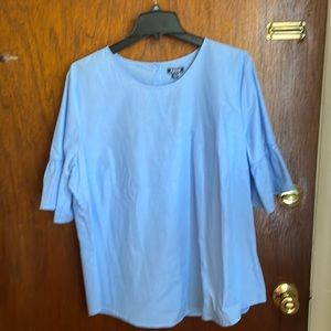 Cute Izod chambray blue top w bell short sleeve & working buttons down back